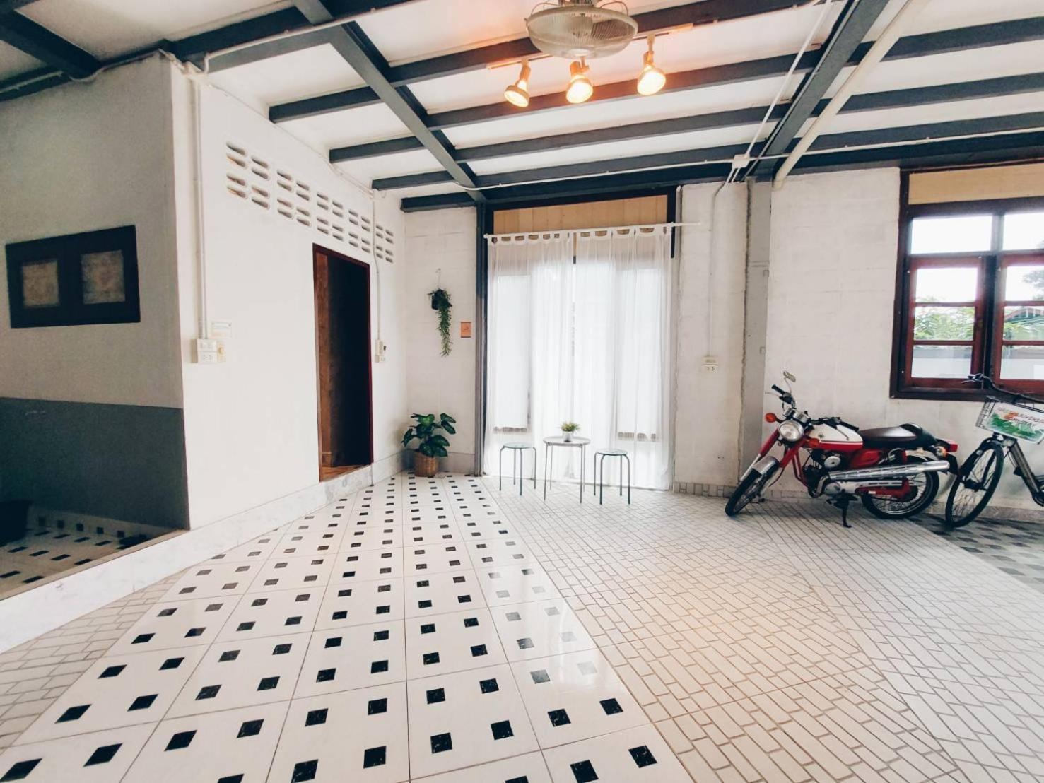 Appartement The Warehouse - Ayutthaya Extérieur photo